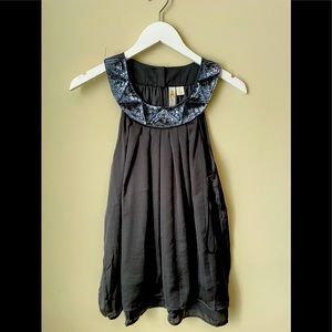 Sleeveless sequined blouse